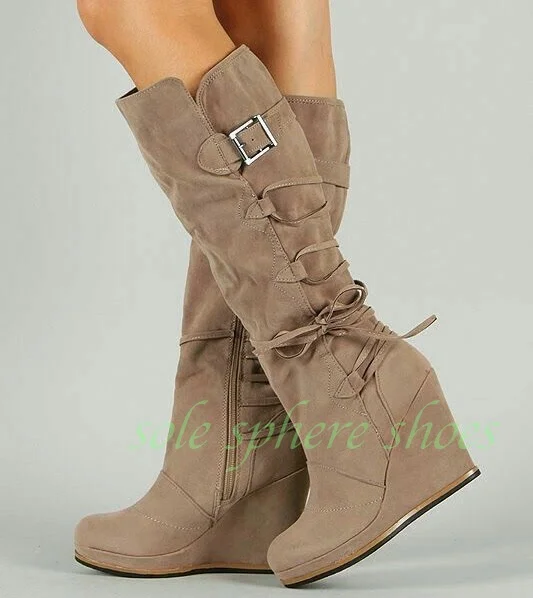 Женские замшевые ботинки на танкетке в винтажном стиле с шнуровкой, ремешком на пряжке, ретро-дизайн, на платформе, осенние, комфортные, для офиса, сексуальные
Женские замшевые ботинки на танкетке в винтажном стиле с шнуровкой, ремешком на пряжке, ретро-дизайн, на платформе, осенние, комфортные, для офиса, сексуальные