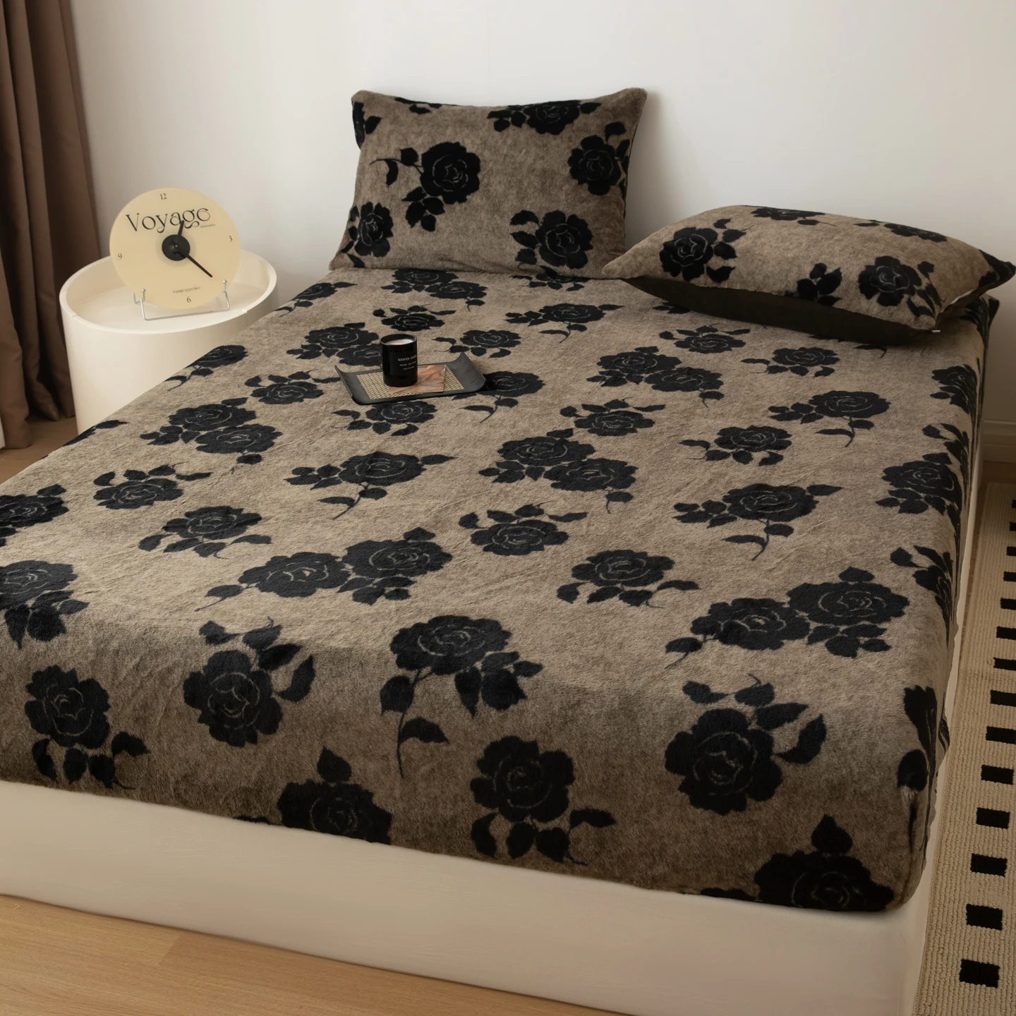 1pc Winter Bed Sheets with Elastic Band Fluffy Coral Fleece Mattress Protector Queen Bed Sheets for Winter Plush Fitted Sheets
1pc Winter Bed Sheets with Elastic Band Fluffy Coral Fleece Mattress Protector Queen Bed Sheets for Winter Plush Fitted Sheets