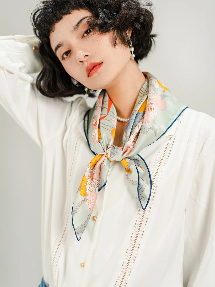 Original Double-Sided High-Definition Silk Scarf Zhou Xiaodou Lotus And Bird Print Pure Silk Square Scarf Versatile Gift for Mom
Original Double-Sided High-Definition Silk Scarf Zhou Xiaodou Lotus And Bird Print Pure Silk Square Scarf Versatile Gift for Mom