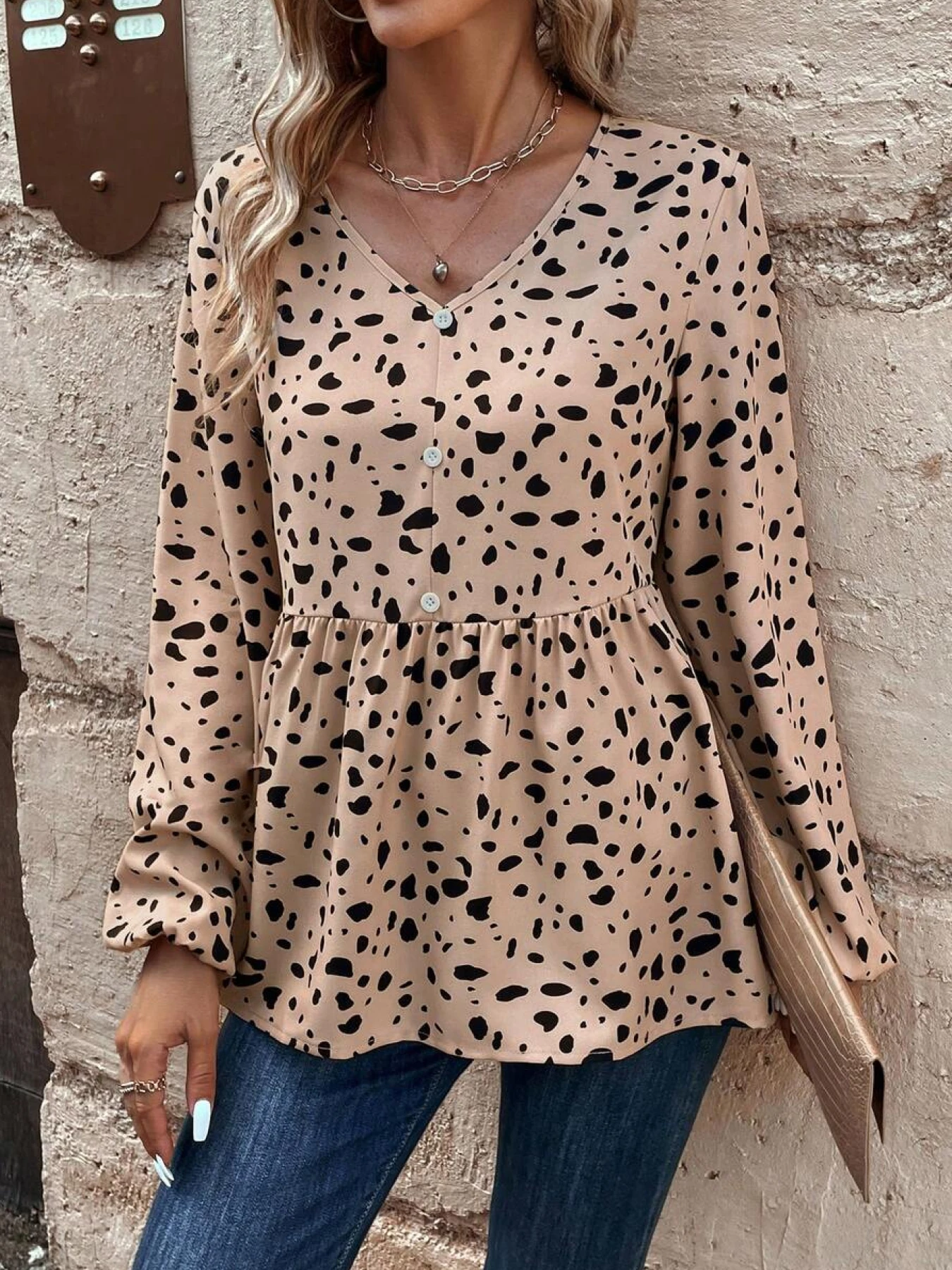 Женская черная плиссированная рубашка цвета хаки с v-образным вырезом в повседневном стиле ретро, тонкая шифоновая рубашка с длинными рукавами
Женская черная плиссированная рубашка цвета хаки с v-образным вырезом в повседневном стиле ретро, тонкая шифоновая рубашка с длинными рукавами