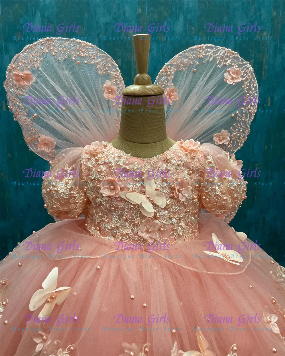Lovely Flower Girls Dress Tulle Fluffy Quality Butterfly Applique for Wedding Baby Girls Birthday Party Evening Ball Dresses
Lovely Flower Girls Dress Tulle Fluffy Quality Butterfly Applique for Wedding Baby Girls Birthday Party Evening Ball Dresses