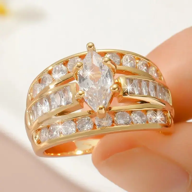 UILZ Exquisite Luxury Golden Plated Wedding Rings For Men Women Shiny Beautiful Cubic Zirconia Ring Fashion Party Jewelry
UILZ Exquisite Luxury Golden Plated Wedding Rings For Men Women Shiny Beautiful Cubic Zirconia Ring Fashion Party Jewelry