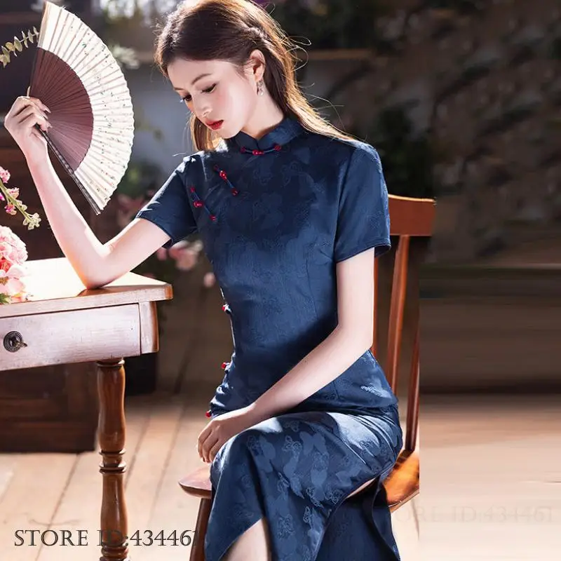 Large Size Satin Female Long Qipao Vintgae Classic Mandarin Collar Cheongsam Traditional Chinese Dress Sexy Slim Split Vestidos
Large Size Satin Female Long Qipao Vintgae Classic Mandarin Collar Cheongsam Traditional Chinese Dress Sexy Slim Split Vestidos