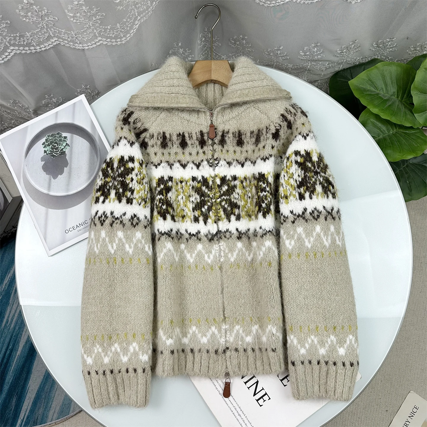Retro Fair Isle Knitted Cardigan Sweater Women's Autumn Winter Mixed Fiber Collar Open Front Warm Long Sleeve Geometric Pattern
Retro Fair Isle Knitted Cardigan Sweater Women's Autumn Winter Mixed Fiber Collar Open Front Warm Long Sleeve Geometric Pattern