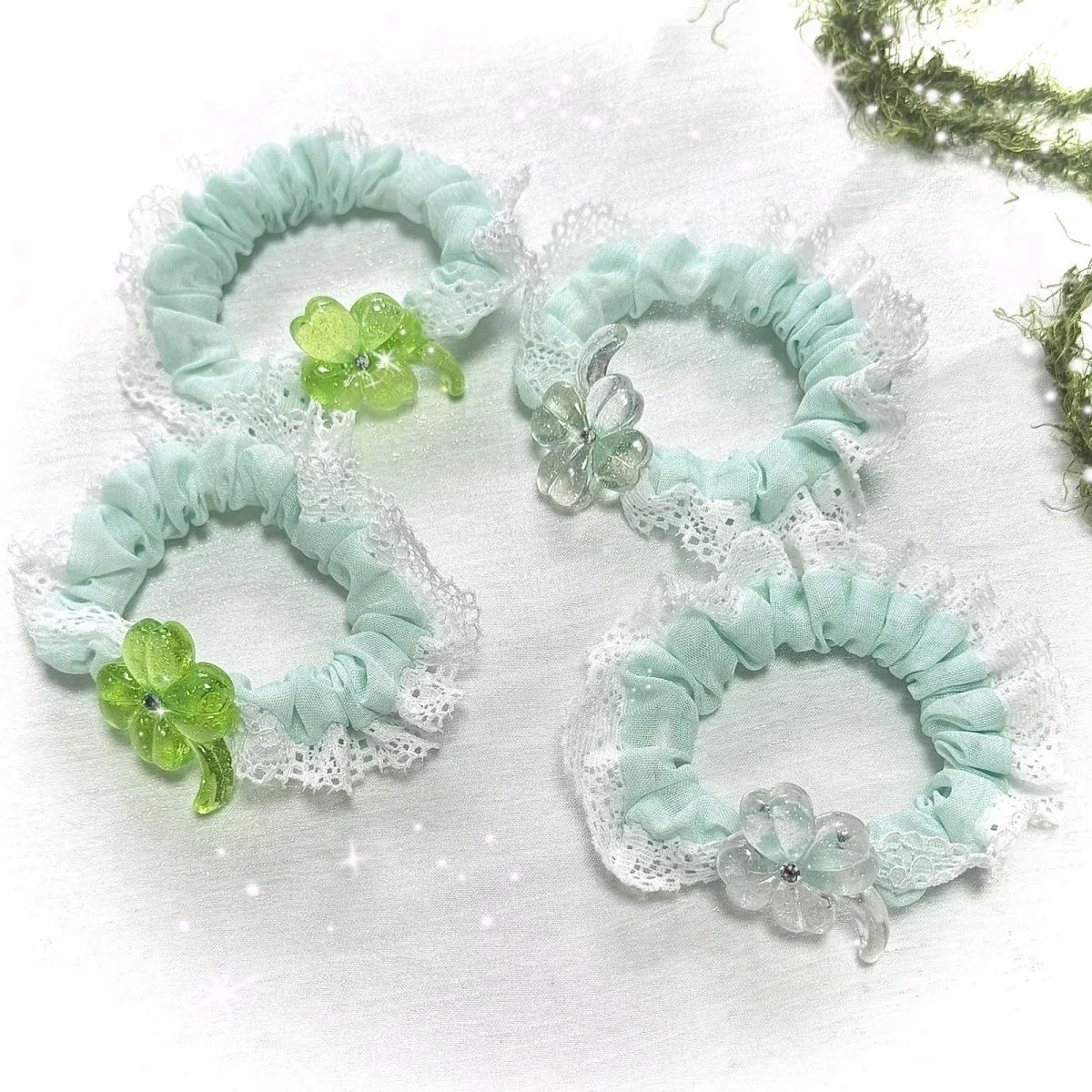 Mint Green Four Leaf Clover Hair Band Hair Rope Scrunchie Ponytail Tail Vintage Wrist Band Mori Girl Elastic Headdress Hair Band
Mint Green Four Leaf Clover Hair Band Hair Rope Scrunchie Ponytail Tail Vintage Wrist Band Mori Girl Elastic Headdress Hair Band