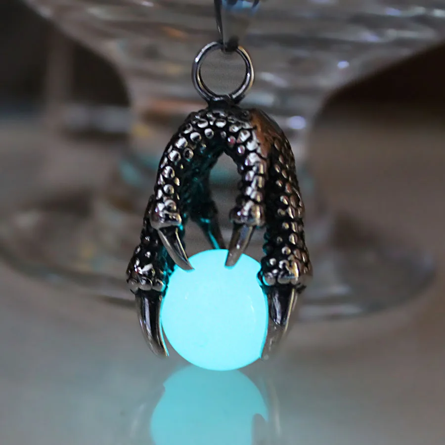 Titanium Steel Dragon Claw Eagle Claw Punk Luminous Pendants Necklaces GLOW In The DARK MEN BOYS Necklace 316L Stainless Steel
Titanium Steel Dragon Claw Eagle Claw Punk Luminous Pendants Necklaces GLOW In The DARK MEN BOYS Necklace 316L Stainless Steel