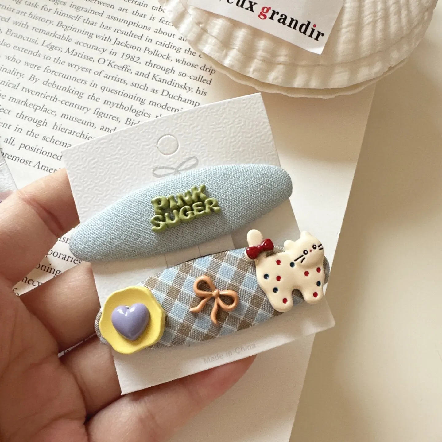 2 Pieces Plaid Heart Hair Clips for Forehead Bangs Side BB Clip Korean Sweet Girly Acrylic Lightweight Portable Daily Use
2 Pieces Plaid Heart Hair Clips for Forehead Bangs Side BB Clip Korean Sweet Girly Acrylic Lightweight Portable Daily Use