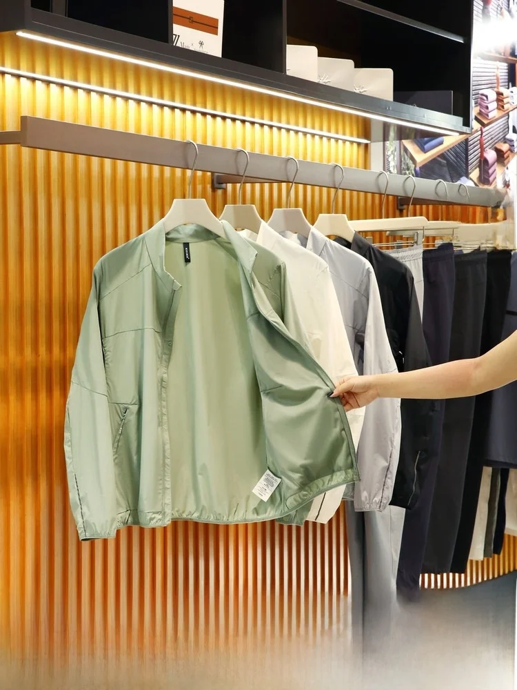 Высококачественная уличная камера для путешествий, защита от солнца, легкий дышащий воротник-стойка, мужская серия ABC, молодежная мода
Высококачественная уличная камера для путешествий, защита от солнца, легкий дышащий воротник-стойка, мужская серия ABC, молодежная мода