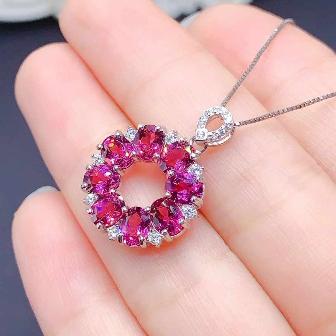 Sparkling 925 Silver Gemstones Pendant Natural Garnet Pendant with Certificate Real Pyrope Garnet Silver Jewelry Gift for Women
Sparkling 925 Silver Gemstones Pendant Natural Garnet Pendant with Certificate Real Pyrope Garnet Silver Jewelry Gift for Women