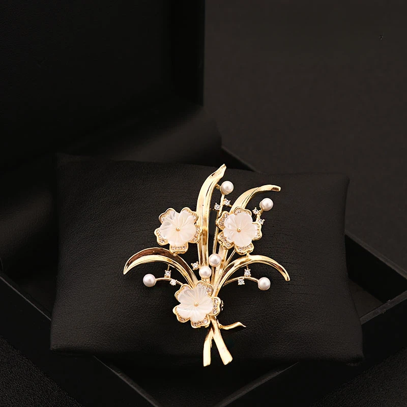 Elegant Clivia Floral Luxury Flower Brooch Women's Suit Coat Neckline Fixed Japanese Corsage Pin Accessories Pearl Jewelry Gifts
Elegant Clivia Floral Luxury Flower Brooch Women's Suit Coat Neckline Fixed Japanese Corsage Pin Accessories Pearl Jewelry Gifts