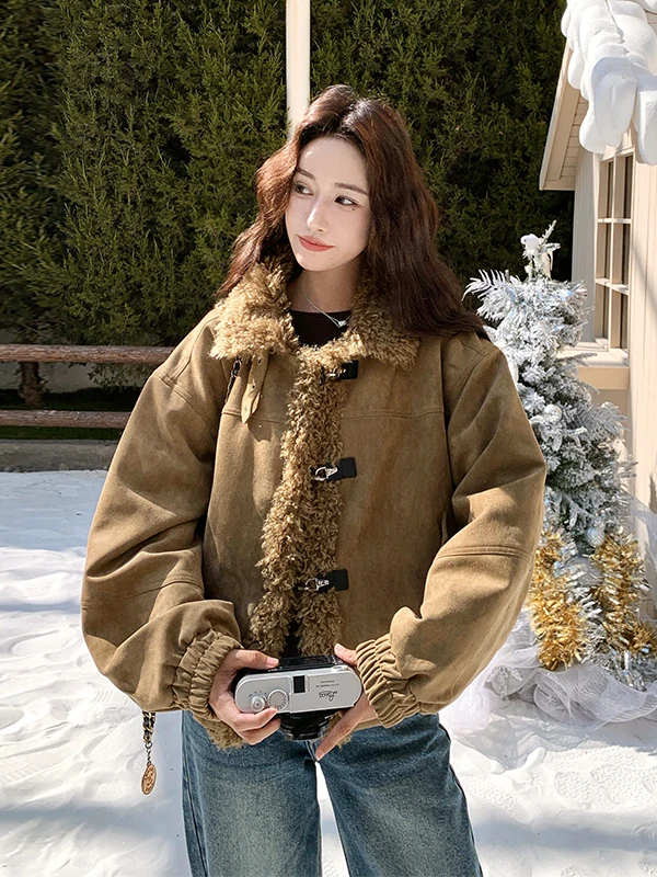 Новая женская зимняя куртка из хлопка с отделкой из овечьей шерсти, уникальное красивое хлопковое пальто свободного кроя в корейском стиле с длинными рукавами
Новая женская зимняя куртка из хлопка с отделкой из овечьей шерсти, уникальное красивое хлопковое пальто свободного кроя в корейском стиле с длинными рукавами