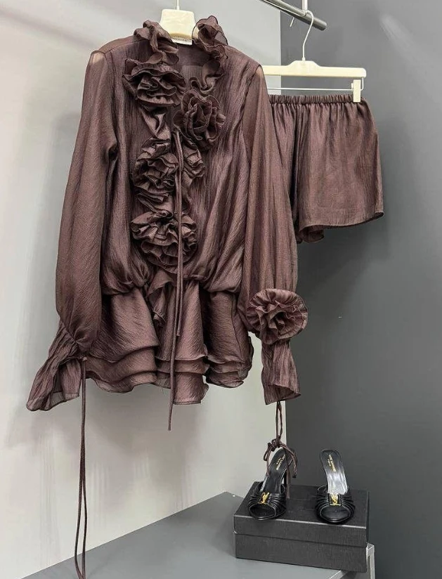 Women's Summer New 3D Flower Lantern Sleeve Shirt & Fashion Shorts Set Daily Clothing Design Sense Woman Sweet Shorts Outfits
Women's Summer New 3D Flower Lantern Sleeve Shirt & Fashion Shorts Set Daily Clothing Design Sense Woman Sweet Shorts Outfits