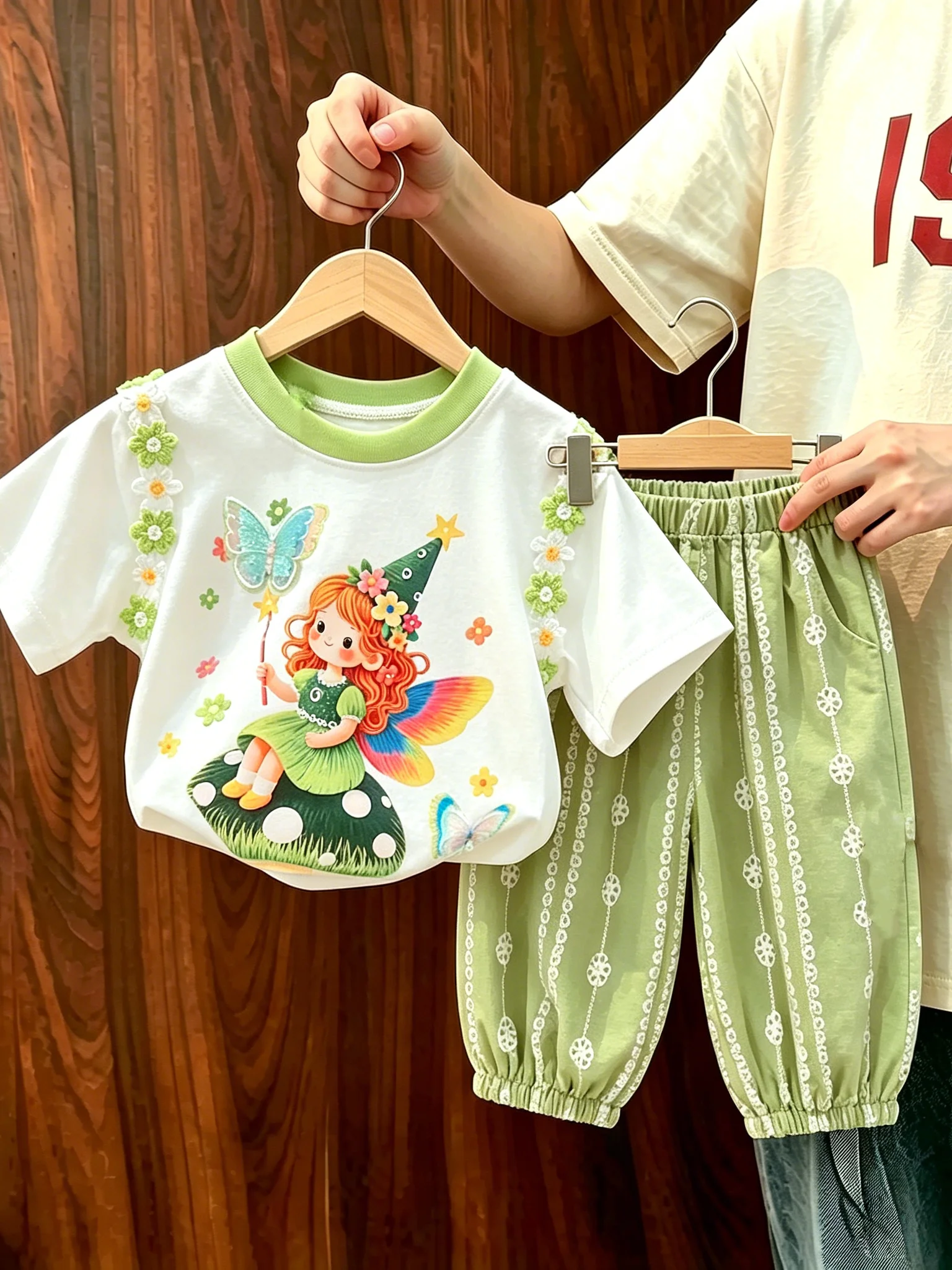 Girls Summer Casual Lantern Pants Set Cute Cartoon Two Piece Set Baby Fashionable Breathable Cotton T-Shirt And Shorts Ensemble
Girls Summer Casual Lantern Pants Set Cute Cartoon Two Piece Set Baby Fashionable Breathable Cotton T-Shirt And Shorts Ensemble