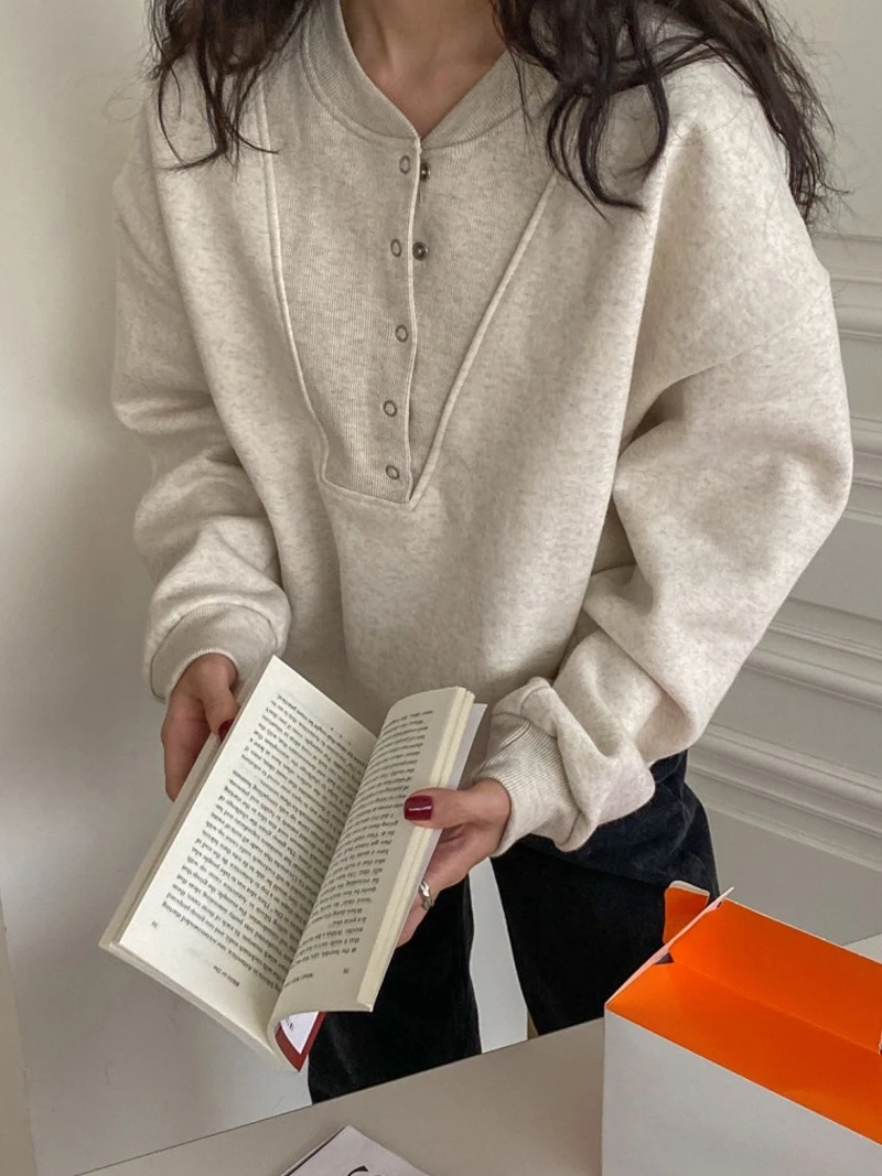 Chic Retro round Neck Long Sleeve Sweatshirt Women's Casual Loose Versatile Button Design Autumn Winter Outerwear
Chic Retro round Neck Long Sleeve Sweatshirt Women's Casual Loose Versatile Button Design Autumn Winter Outerwear