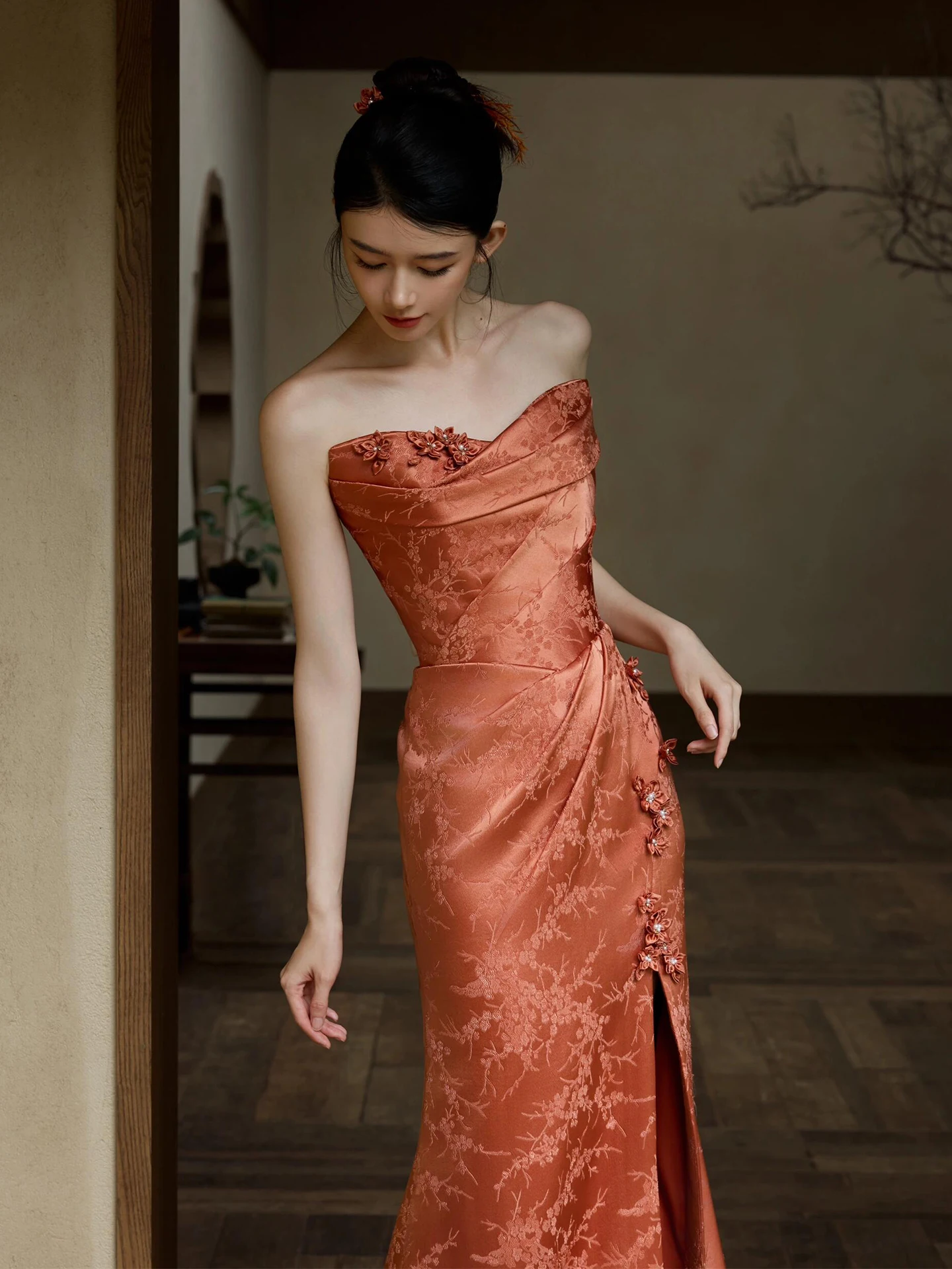 Ele Chinese Sle Morning Robe for Women Wedding Dr with Train for Engagement And Wedding Celebration Long Gown
Ele Chinese Sle Morning Robe for Women Wedding Dr with Train for Engagement And Wedding Celebration Long Gown