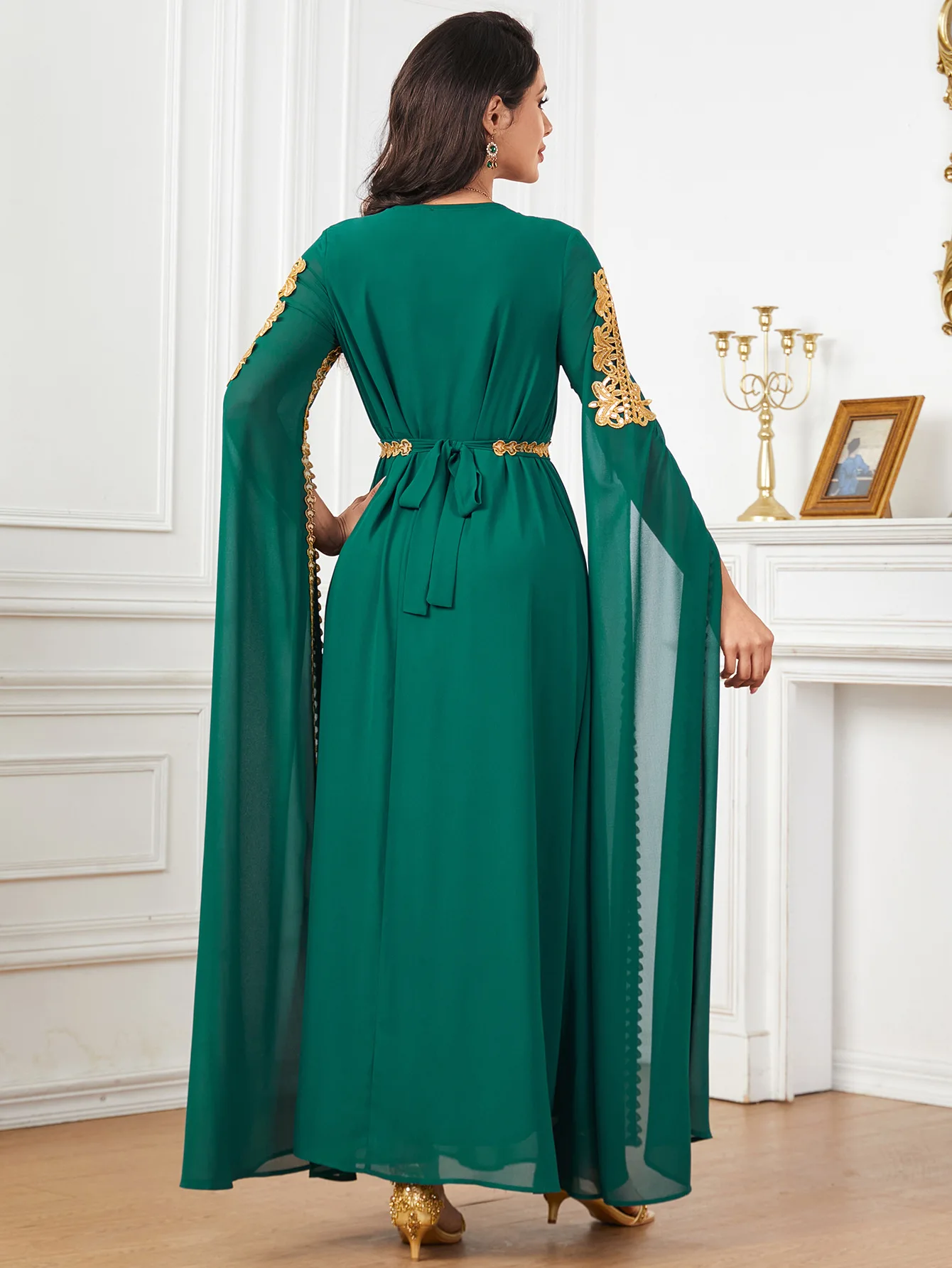 Ramadan Muslim Embroidery Maxi Dress for Women Eid Djellaba Arabic Robe Turkey Kaftan Dubai Abaya Femme Morocco Caftan Jalabiya
Ramadan Muslim Embroidery Maxi Dress for Women Eid Djellaba Arabic Robe Turkey Kaftan Dubai Abaya Femme Morocco Caftan Jalabiya