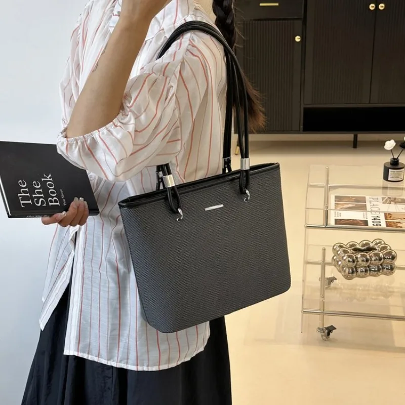 Luxury Women's Elegant Messenger Bag Leather Crossbody Bag Handbag, Classic Famous Designer Popular Shoulder Tote For Ladies
Luxury Women's Elegant Messenger Bag Leather Crossbody Bag Handbag, Classic Famous Designer Popular Shoulder Tote For Ladies