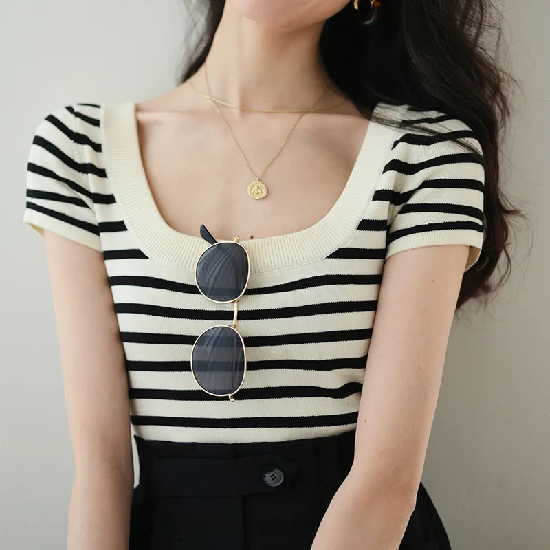 Striped T-shirts Women Slim Vintage Soft Knitted Casual Square Collar Tender Korean Style Tops Summer Trendy
Striped T-shirts Women Slim Vintage Soft Knitted Casual Square Collar Tender Korean Style Tops Summer Trendy
