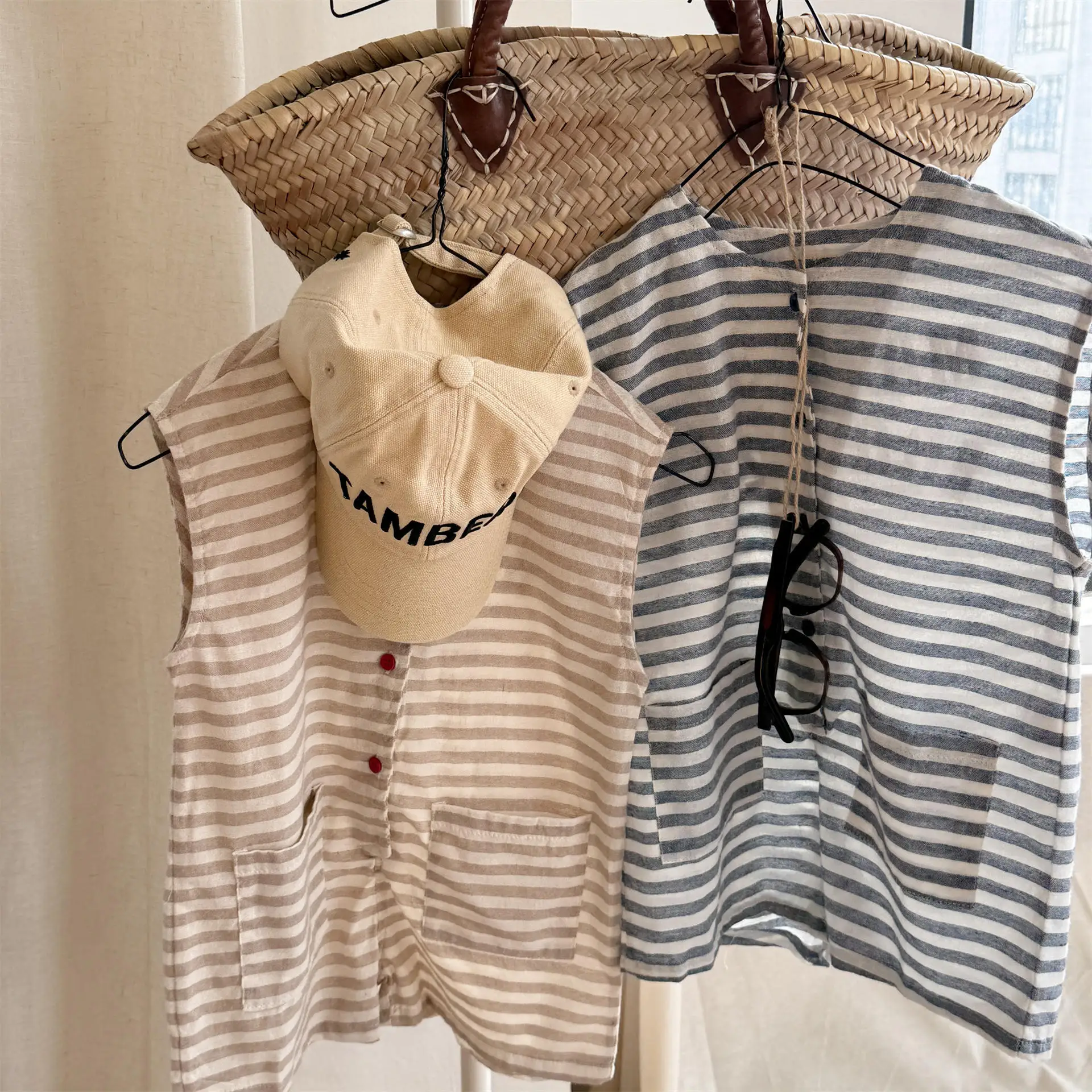 2026 Summer New Children Casual Striped Playsuit Boys Girls Loose Jumpsuit Baby Thin Cotton Shorts Fashion Kids Clothes
2026 Summer New Children Casual Striped Playsuit Boys Girls Loose Jumpsuit Baby Thin Cotton Shorts Fashion Kids Clothes
