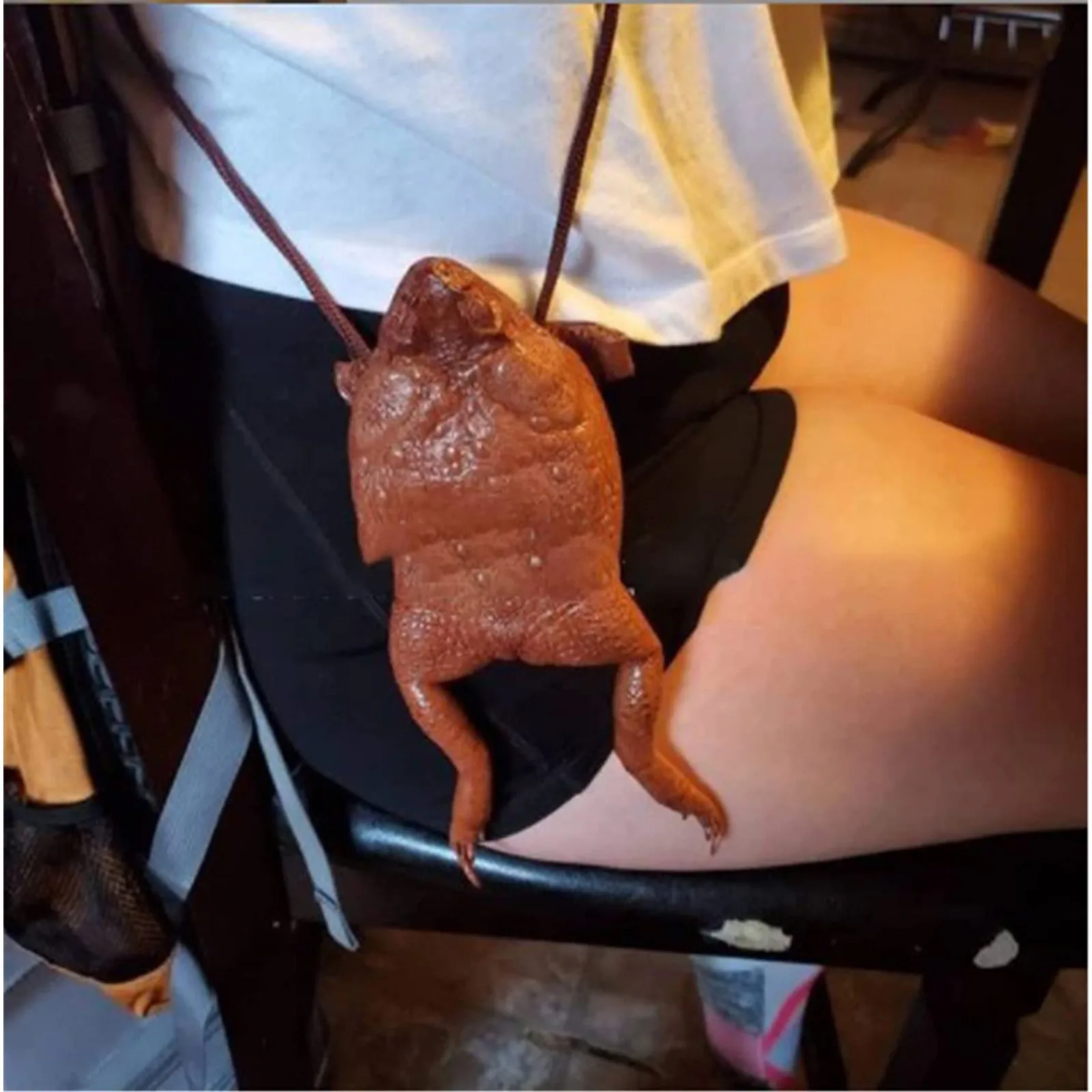 Креативный кошелек с имитацией жабы, кошелек на все тело, сумки с животным дизайном, многофункциональный рюкзак, портативный уличный дорожный кошелек для карт
Креативный кошелек с имитацией жабы, кошелек на все тело, сумки с животным дизайном, многофункциональный рюкзак, портативный уличный дорожный кошелек для карт