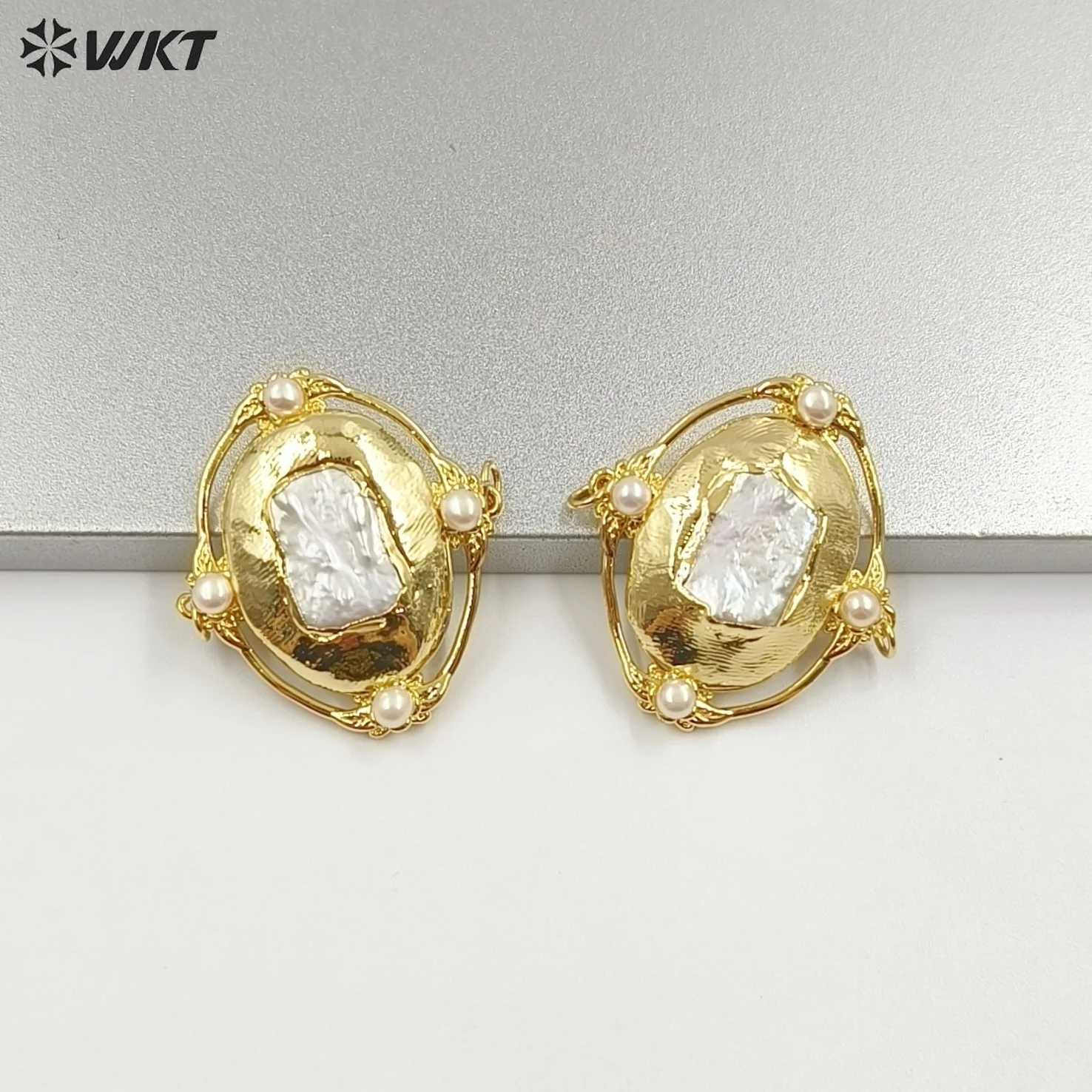 WT-PC017 Wholesale 18K Gold Plated Double Hoops Natural Freshwater Pearl Connectors For Ladies Necklace Bracelet Making
WT-PC017 Wholesale 18K Gold Plated Double Hoops Natural Freshwater Pearl Connectors For Ladies Necklace Bracelet Making