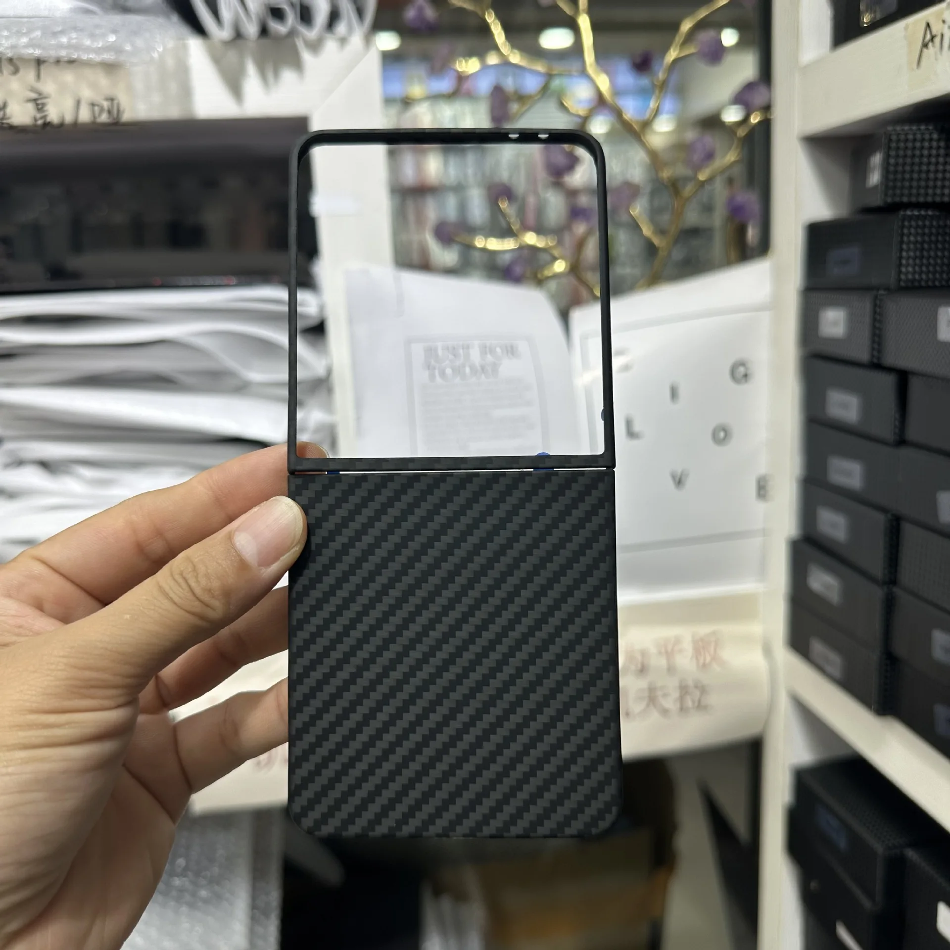 Case for Samsung Z Flip7,Kevlar Aramid Fiber,Full Body Protection Business Style,Precision Fit Foldable Hard Protective Cover
Case for Samsung Z Flip7,Kevlar Aramid Fiber,Full Body Protection Business Style,Precision Fit Foldable Hard Protective Cover