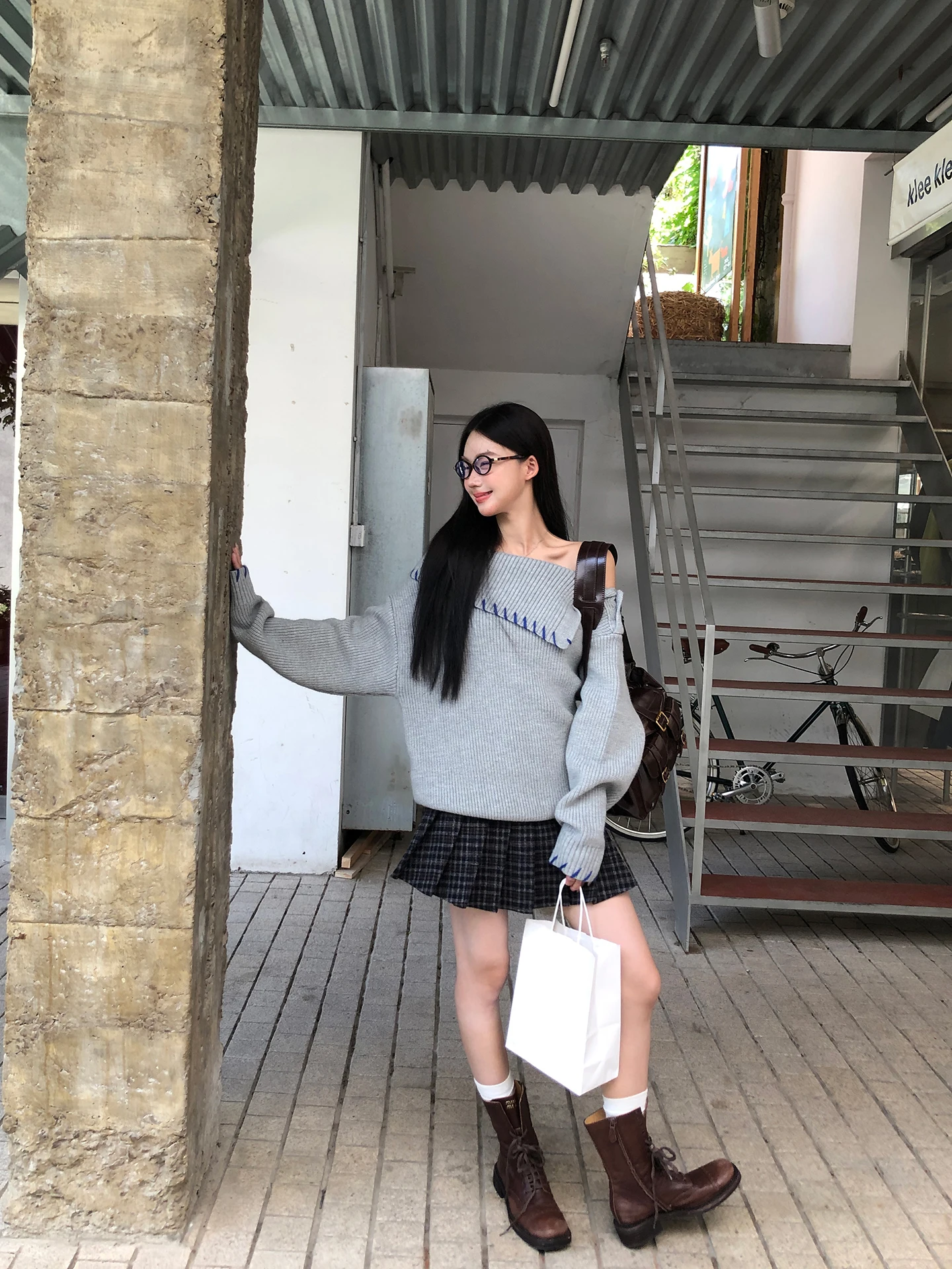 Свободный вязаный свитер, женский повседневный свитер на одно плечо, ленивый моон, ранний осенний топ, повседневный свободный крой, женский трикотаж
Свободный вязаный свитер, женский повседневный свитер на одно плечо, ленивый моон, ранний осенний топ, повседневный свободный крой, женский трикотаж