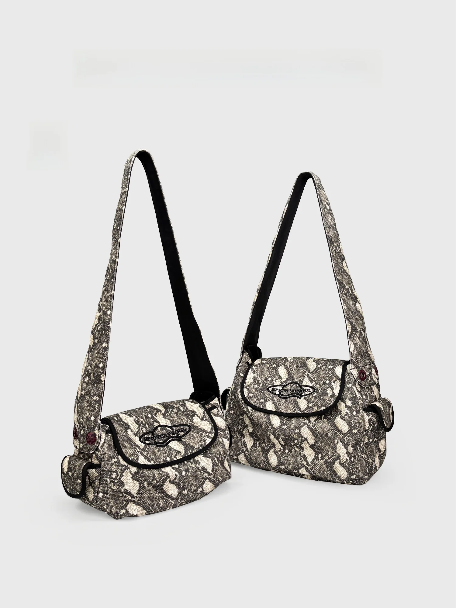 SpicyCapSoul Washed Cotton Snake Print Crossbody Bag Unisex Casual Style Magnetic Clasp Closure Youth Suitable Satchel Bag
SpicyCapSoul Washed Cotton Snake Print Crossbody Bag Unisex Casual Style Magnetic Clasp Closure Youth Suitable Satchel Bag