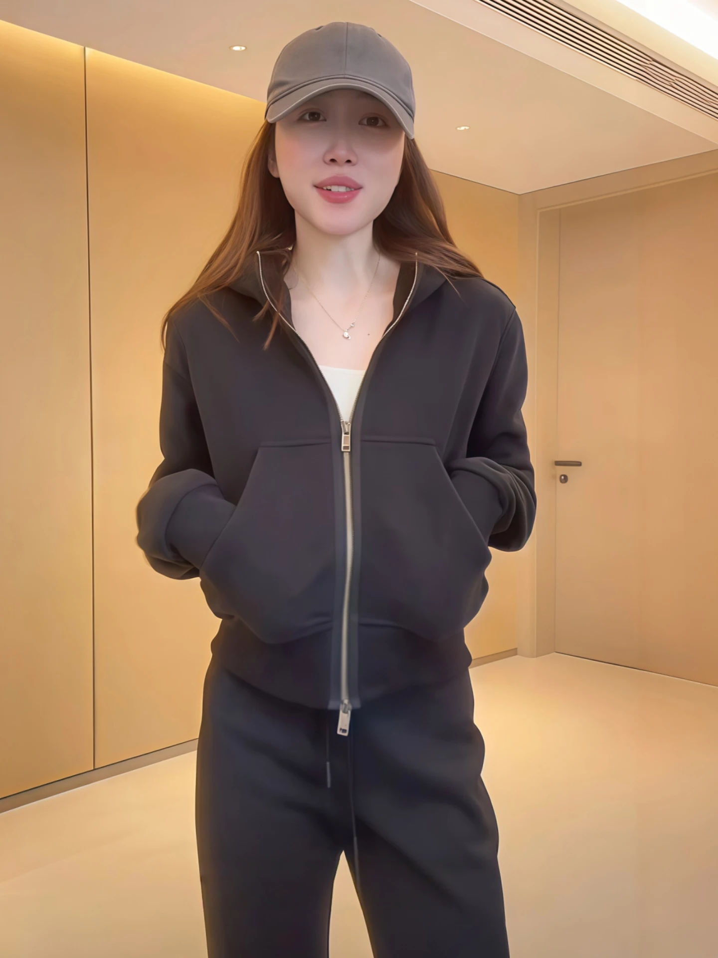 Deep Grey Hooded Sweatshirt Thickened Women's Autumn Winter Short Style Fleece Lined Fashionable Ladies' Top Korean Style
Deep Grey Hooded Sweatshirt Thickened Women's Autumn Winter Short Style Fleece Lined Fashionable Ladies' Top Korean Style