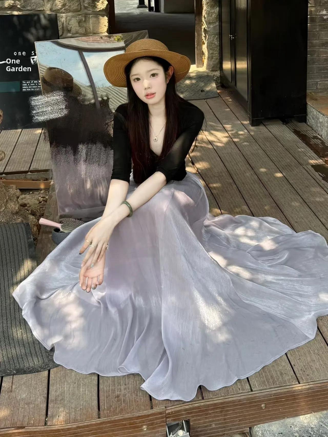 AWMUMU Korean Sle Hot Girl Deep V-ne Mid-sve Women's T-irt Slim Fit Inner And Outer Wear Casual Pure Color
AWMUMU Korean Sle Hot Girl Deep V-ne Mid-sve Women's T-irt Slim Fit Inner And Outer Wear Casual Pure Color