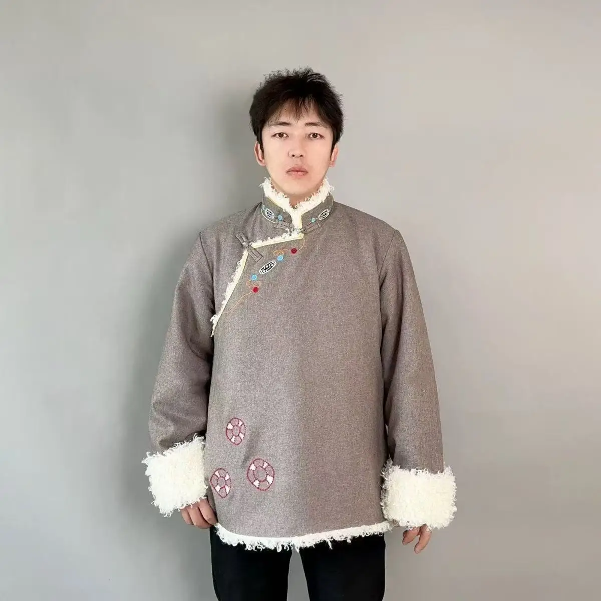 Men's Tibetan Style Coat Traditional Standing Collar Embroidered Tops Winter Thicken Plush Overcoat Mandarin Cotton Coats Male
Men's Tibetan Style Coat Traditional Standing Collar Embroidered Tops Winter Thicken Plush Overcoat Mandarin Cotton Coats Male