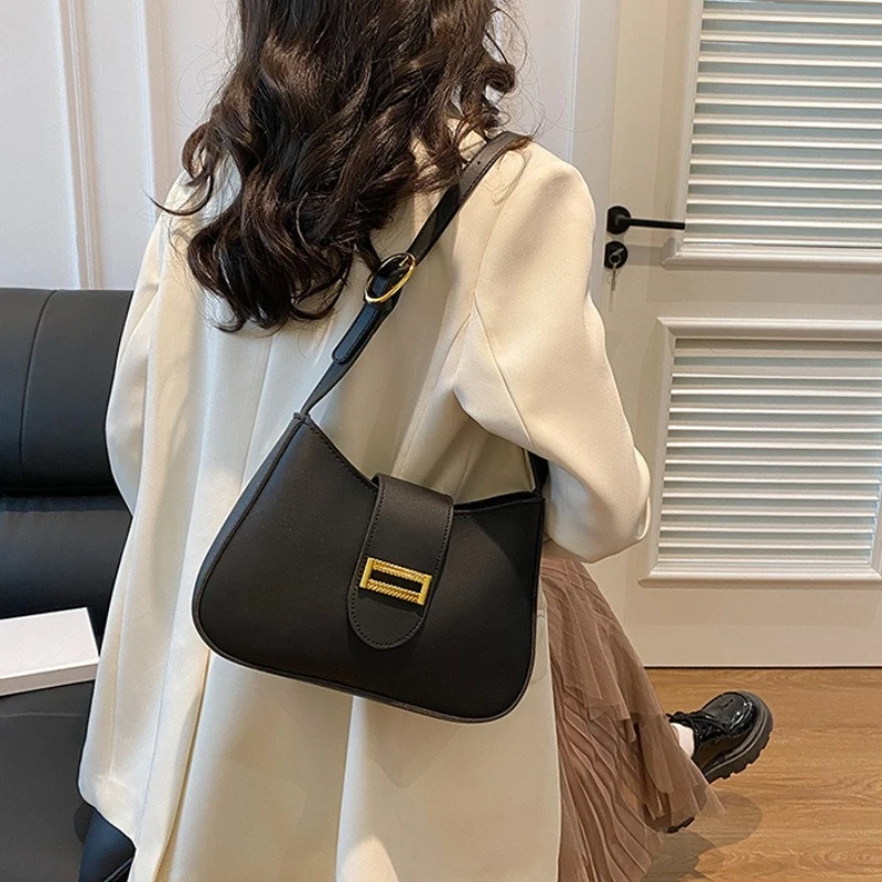 Vintage Women Leather Totes Bags with Gold Buckle Detail Adjustable Strap Minimalist Shoulder Purse for Women Work Underarm Bag
Vintage Women Leather Totes Bags with Gold Buckle Detail Adjustable Strap Minimalist Shoulder Purse for Women Work Underarm Bag