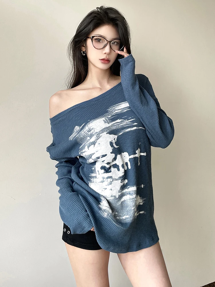 Women's Blue Gothic Graffiti Print T-shirt Harajuku Korean Y2k 90s Vintage Long Sleeve Emo Torn T-shirts Clothes 2000s Autumn
Women's Blue Gothic Graffiti Print T-shirt Harajuku Korean Y2k 90s Vintage Long Sleeve Emo Torn T-shirts Clothes 2000s Autumn