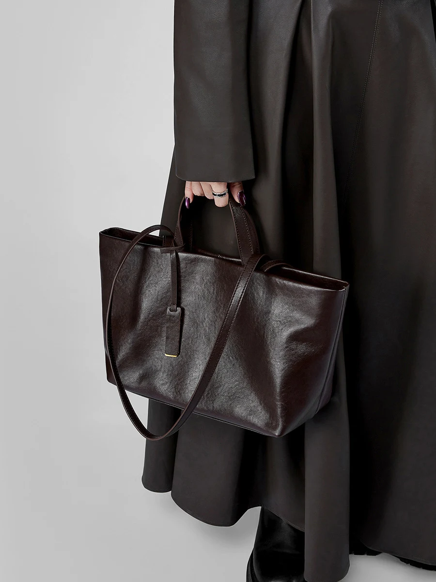 Designer Luxury Woman Shoulder Bag Soft Leather Large Capacity Handbags Fashion Niche Tote Bag Shopping Underarm Bags for Women
Designer Luxury Woman Shoulder Bag Soft Leather Large Capacity Handbags Fashion Niche Tote Bag Shopping Underarm Bags for Women