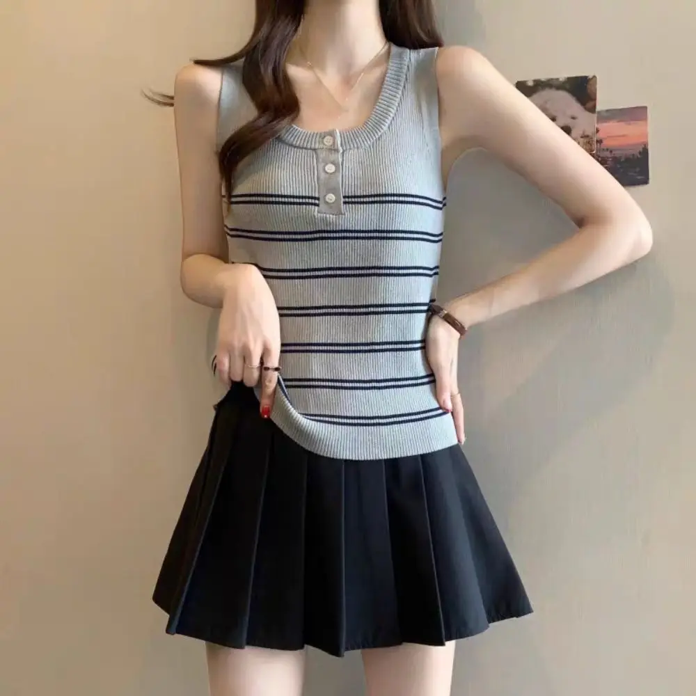 Simple Button Stripe Slim Crop Top Round Neck Tank Women's Vest Top Y2K Undershirt Sleeveless Camisole Streetwear
Simple Button Stripe Slim Crop Top Round Neck Tank Women's Vest Top Y2K Undershirt Sleeveless Camisole Streetwear