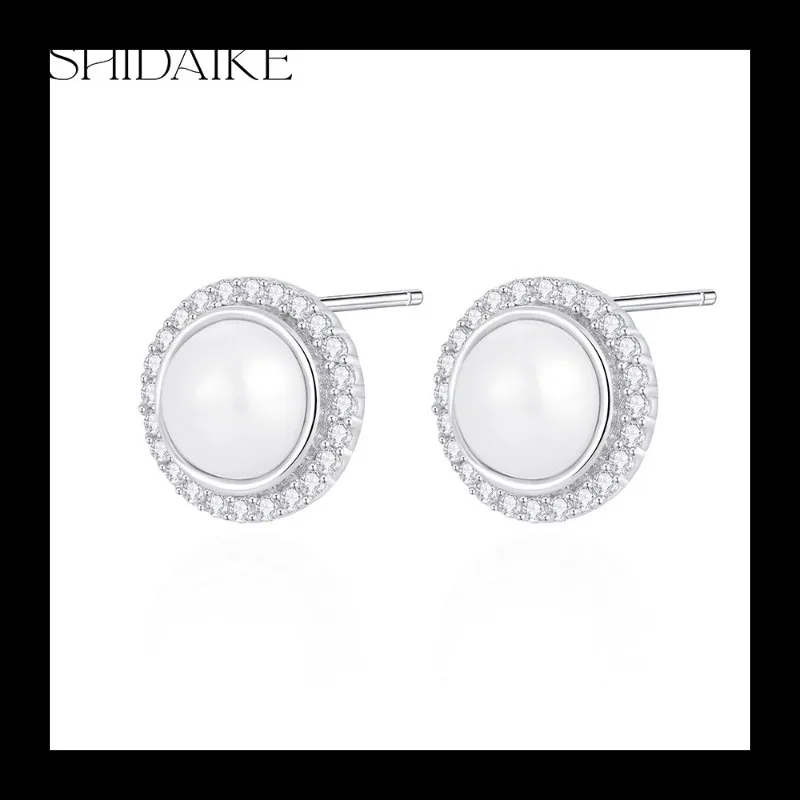 S925 Серебряные новые простые серьги-гвоздики принцессы с пресноводным жемчугом и кристаллами с элегантным темпераментом
S925 Серебряные новые простые серьги-гвоздики принцессы с пресноводным жемчугом и кристаллами с элегантным темпераментом