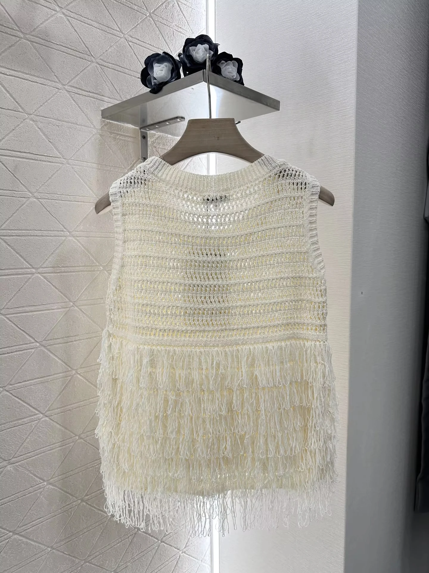 Designer Brand High quality spring and summer women's woven tassel round neck knitted vest
Designer Brand High quality spring and summer women's woven tassel round neck knitted vest