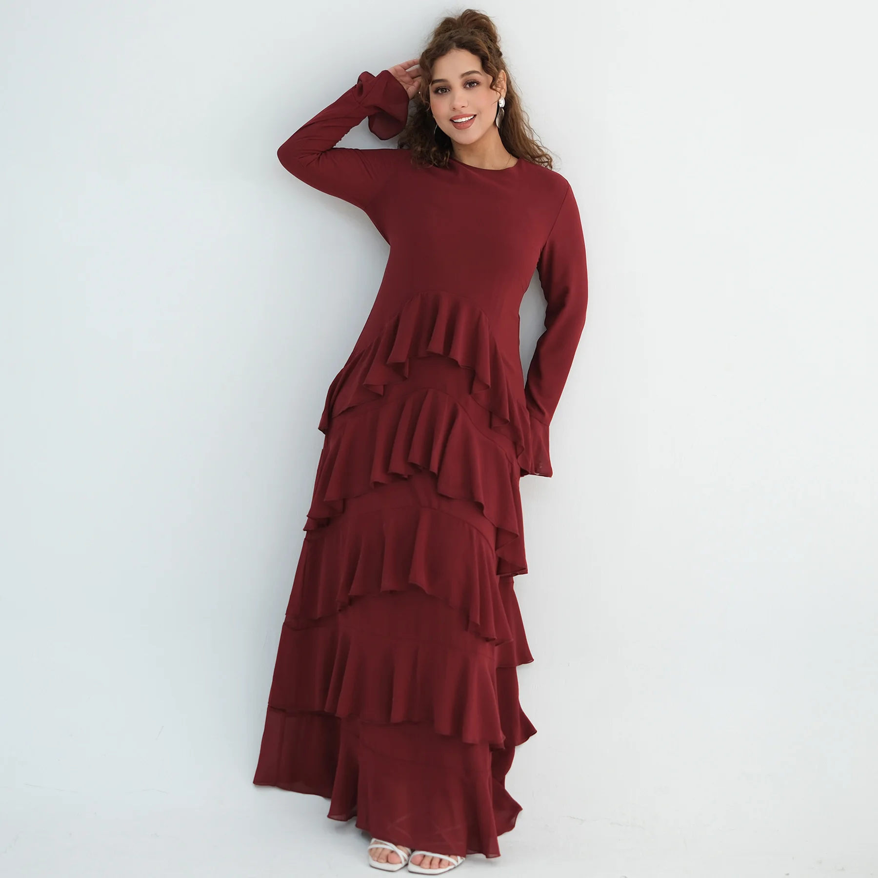 Платье женское мусульманское длинное из шифона с оборками и длинными рукавами, расклешенными манжетами, для Рамадана и Ид, Дубай, исламская одежда для хиджаби.
Платье женское мусульманское длинное из шифона с оборками и длинными рукавами, расклешенными манжетами, для Рамадана и Ид, Дубай, исламская одежда для хиджаби.