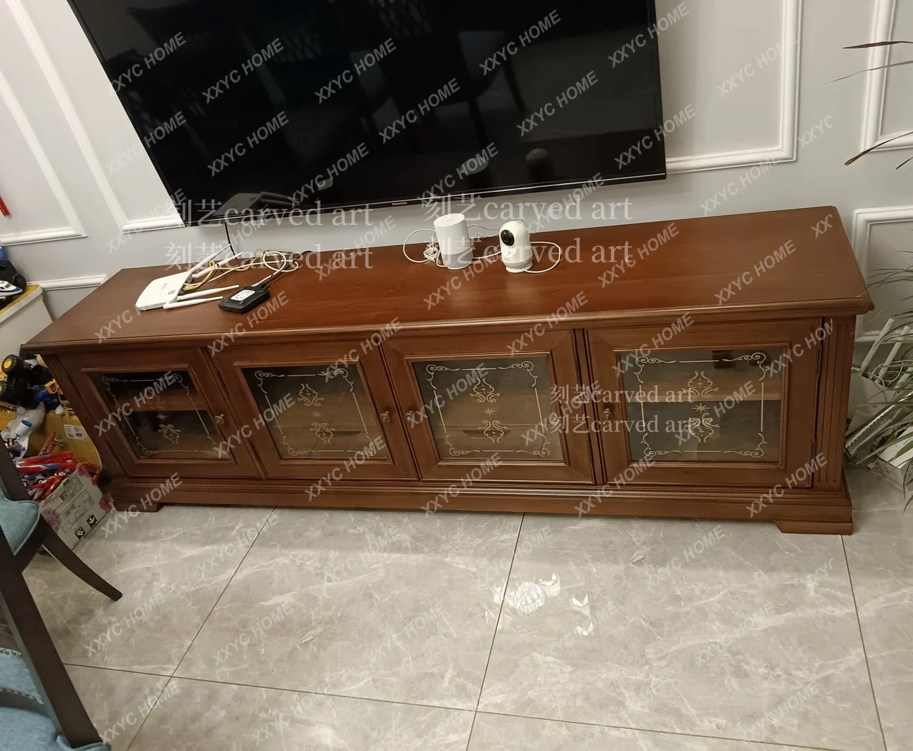 XZ solid wood carving flower retro TV cabinet four doors glass locker
XZ solid wood carving flower retro TV cabinet four doors glass locker