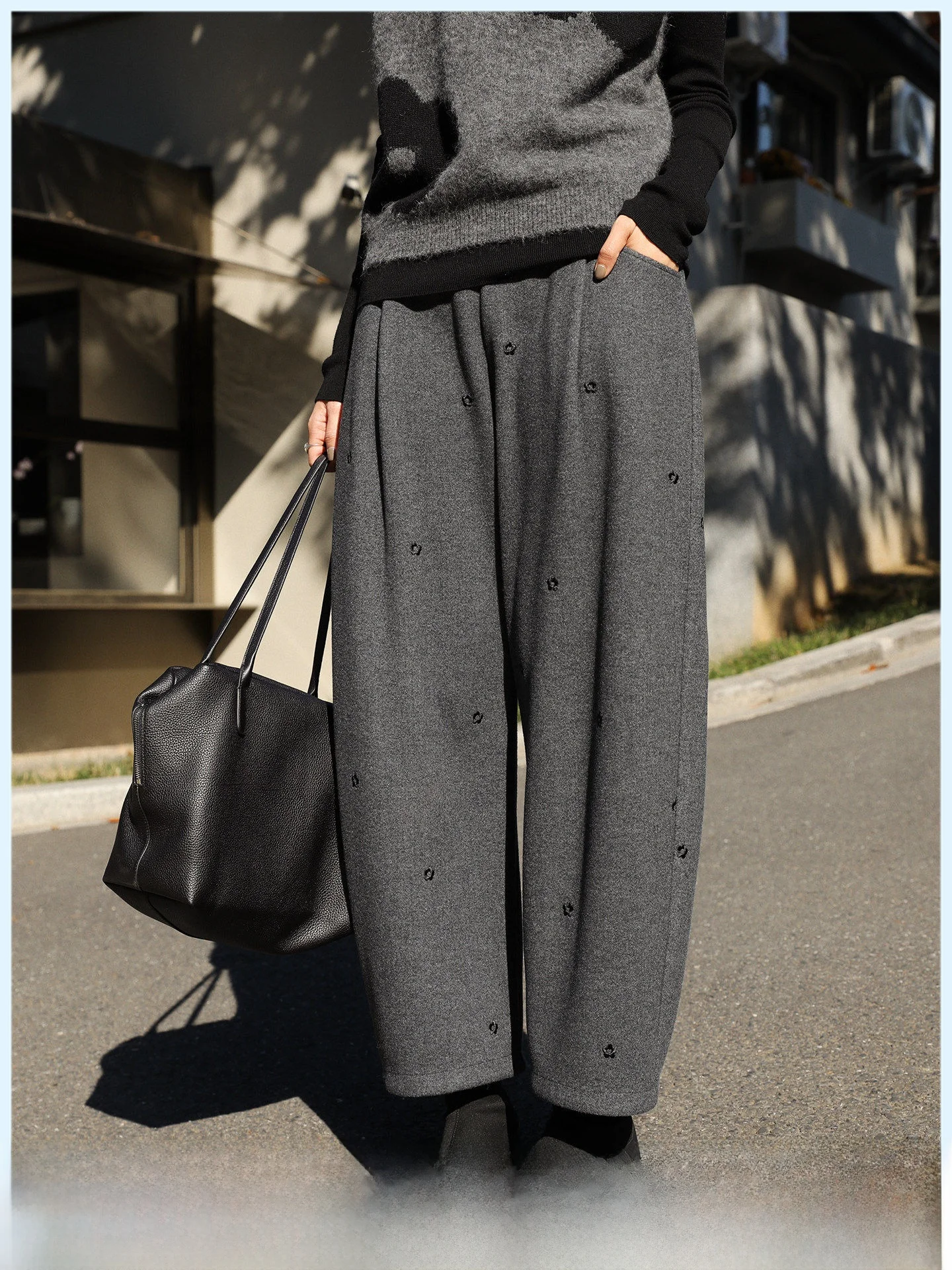 Casual Loose Women's Trousers with Embroidery Design Silk Wool Blend Knife ape Wide Leg Pants Winter New Sle by Zhou Zhou
Casual Loose Women's Trousers with Embroidery Design Silk Wool Blend Knife ape Wide Leg Pants Winter New Sle by Zhou Zhou