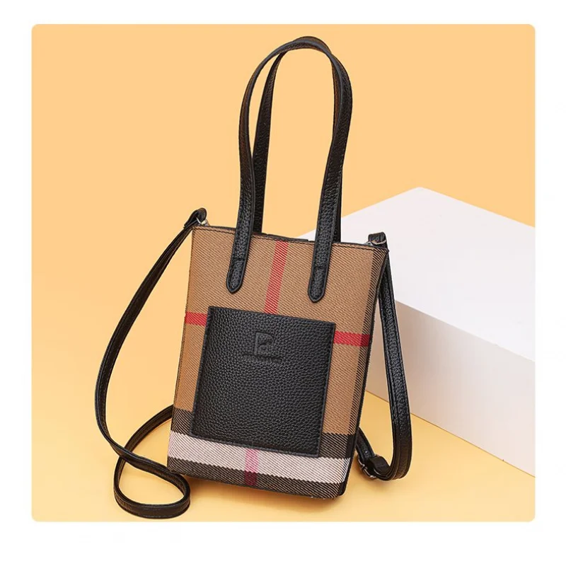 Women's Handbag Made Of Magnolia-Patterned Leather Boasting Paris Commuter Vintage Spacious Daily Look
Women's Handbag Made Of Magnolia-Patterned Leather Boasting Paris Commuter Vintage Spacious Daily Look