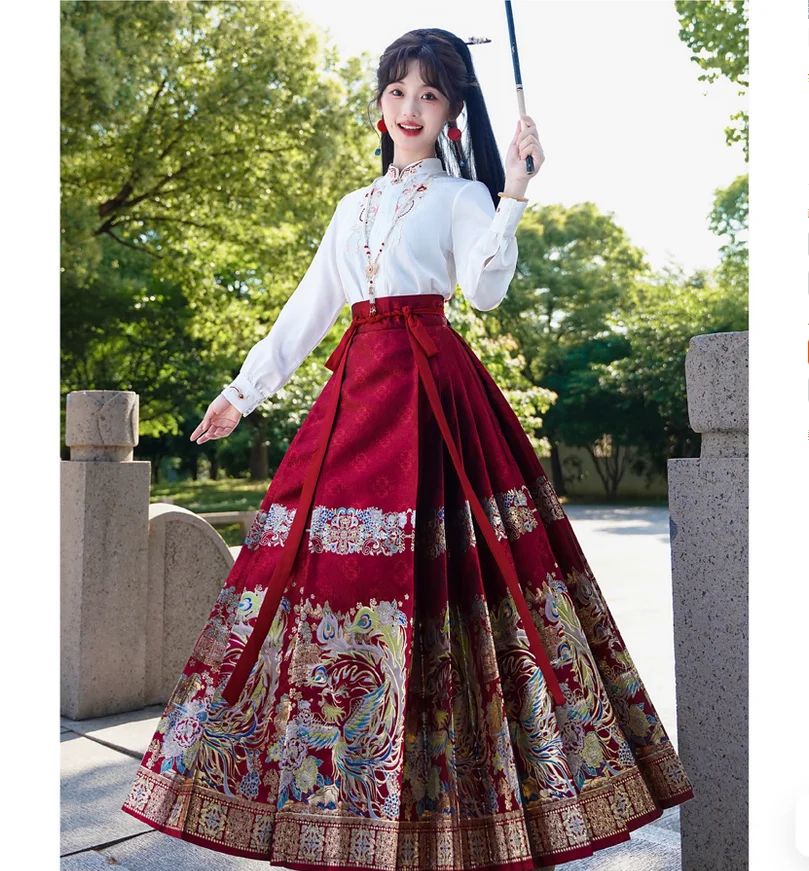 Autumn Chinese style red horse face skirt set wedding Hanfu
Autumn Chinese style red horse face skirt set wedding Hanfu