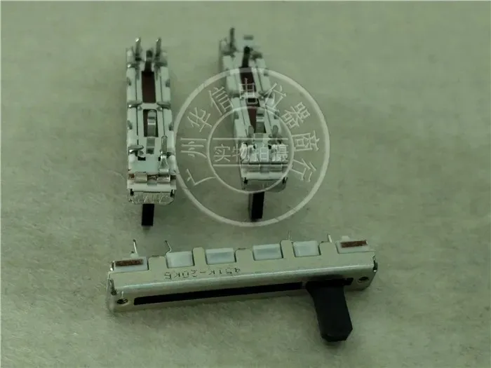 Alps RS30111AA018A B20k 4,5 см скользящая вилка одиночный потенциометр B20k с кронштейном 10C
Alps RS30111AA018A B20k 4,5 см скользящая вилка одиночный потенциометр B20k с кронштейном 10C