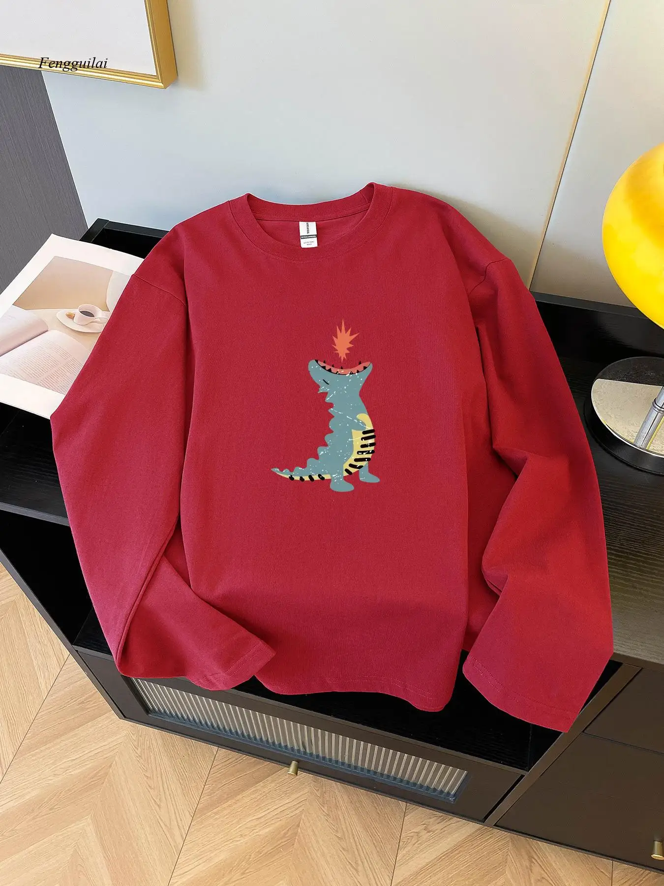 Тяжелая футболка с длинным рукавом — рубашка из мягкого хлопка с круглым вырезом и уникальными графическими принтами (черная основа)
Тяжелая футболка с длинным рукавом — рубашка из мягкого хлопка с круглым вырезом и уникальными графическими принтами (черная основа)