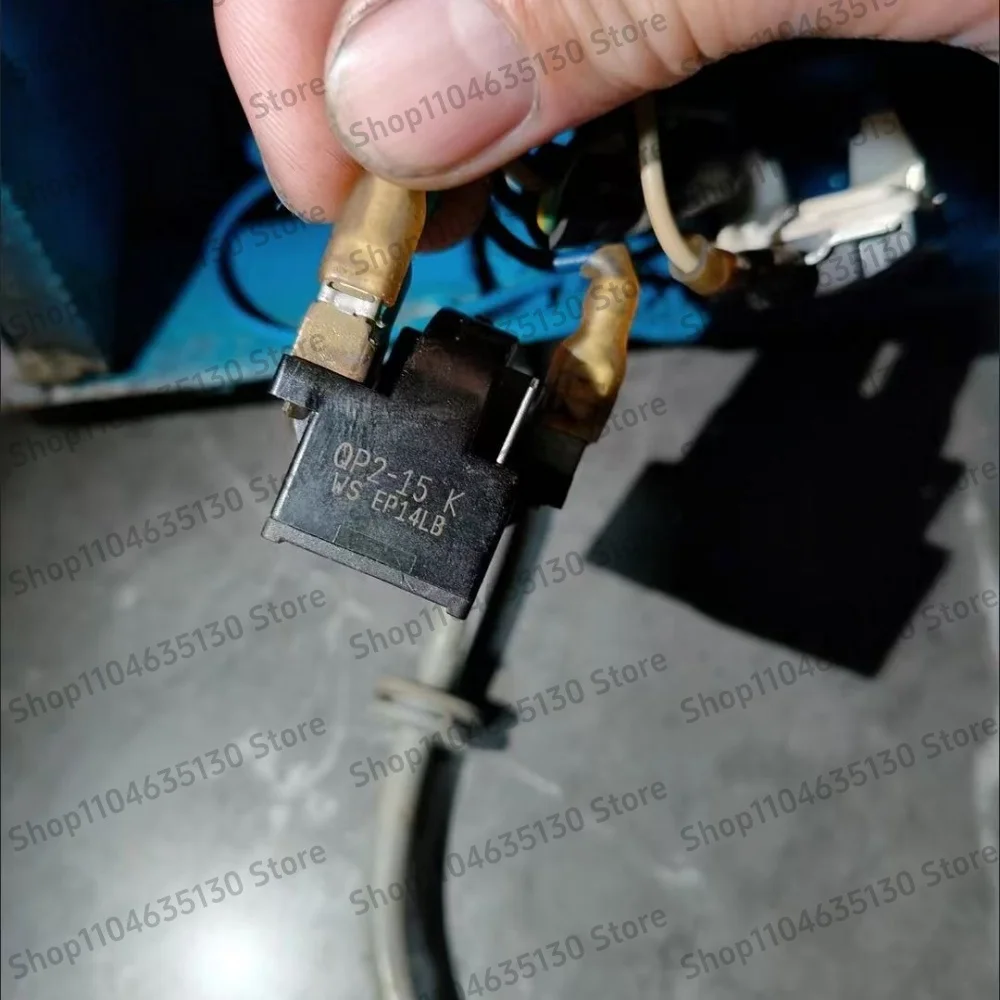 1PC for Homa refrigerator starter PTC accessory QP2-15K 6-pin refrigeration compressor starter
1PC for Homa refrigerator starter PTC accessory QP2-15K 6-pin refrigeration compressor starter