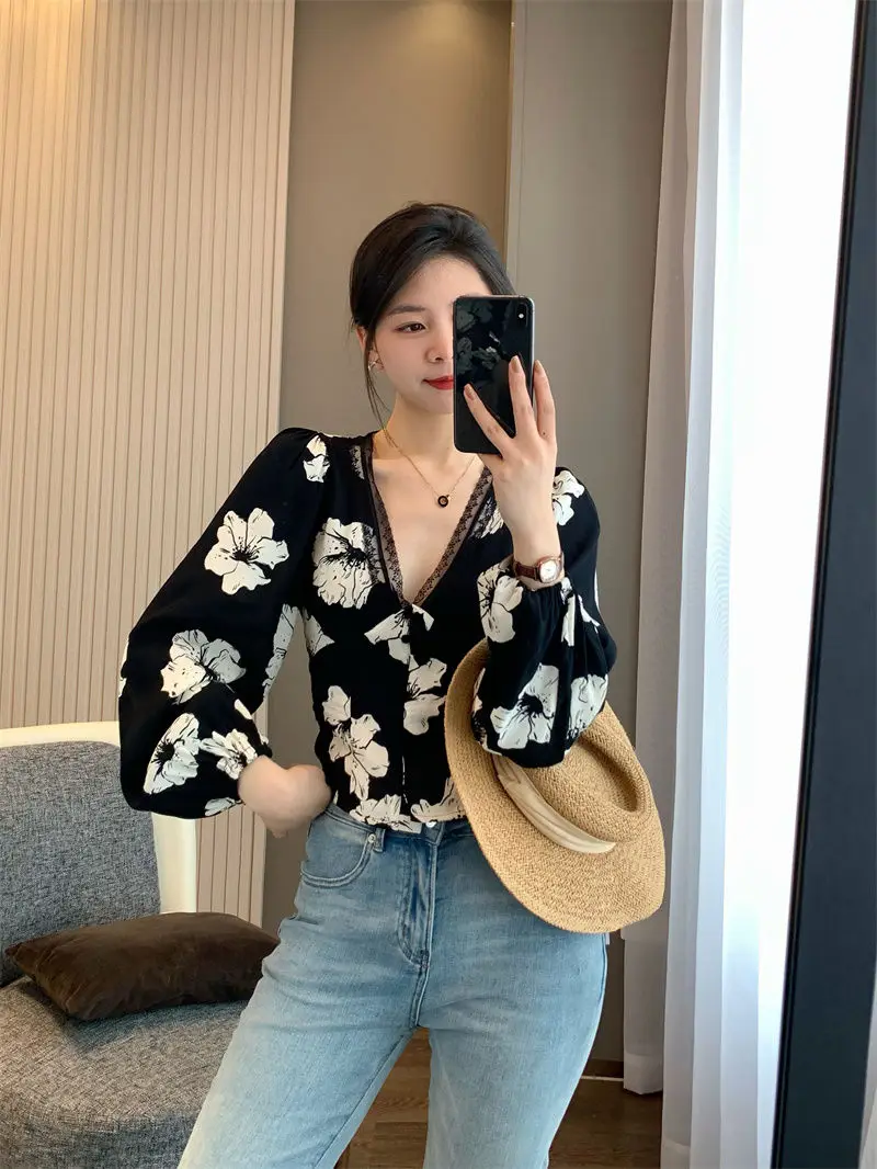 Fall Fashion Women's V-Neck Shirt with Floral Pattern Spring Autumn Stylish Lace Long Sleeve Blouse Tops
Fall Fashion Women's V-Neck Shirt with Floral Pattern Spring Autumn Stylish Lace Long Sleeve Blouse Tops
