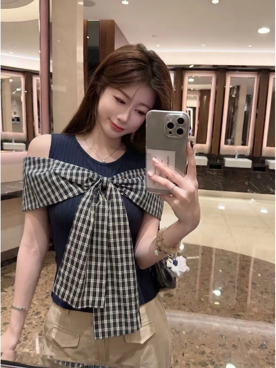 Sweet Style plus Size Women's T-Shirt with Knot Shoulder Bared Plaid Short Sleeve Slimming Design Summer Top
Sweet Style plus Size Women's T-Shirt with Knot Shoulder Bared Plaid Short Sleeve Slimming Design Summer Top