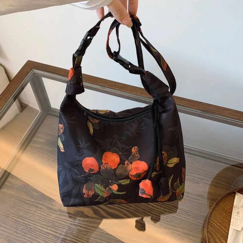Retro Adjustable Chinese Style Handbag Gambiered Canton Gauze Embroidered Pea Purses Flower Traditional Cheongsam Bag Travel
Retro Adjustable Chinese Style Handbag Gambiered Canton Gauze Embroidered Pea Purses Flower Traditional Cheongsam Bag Travel