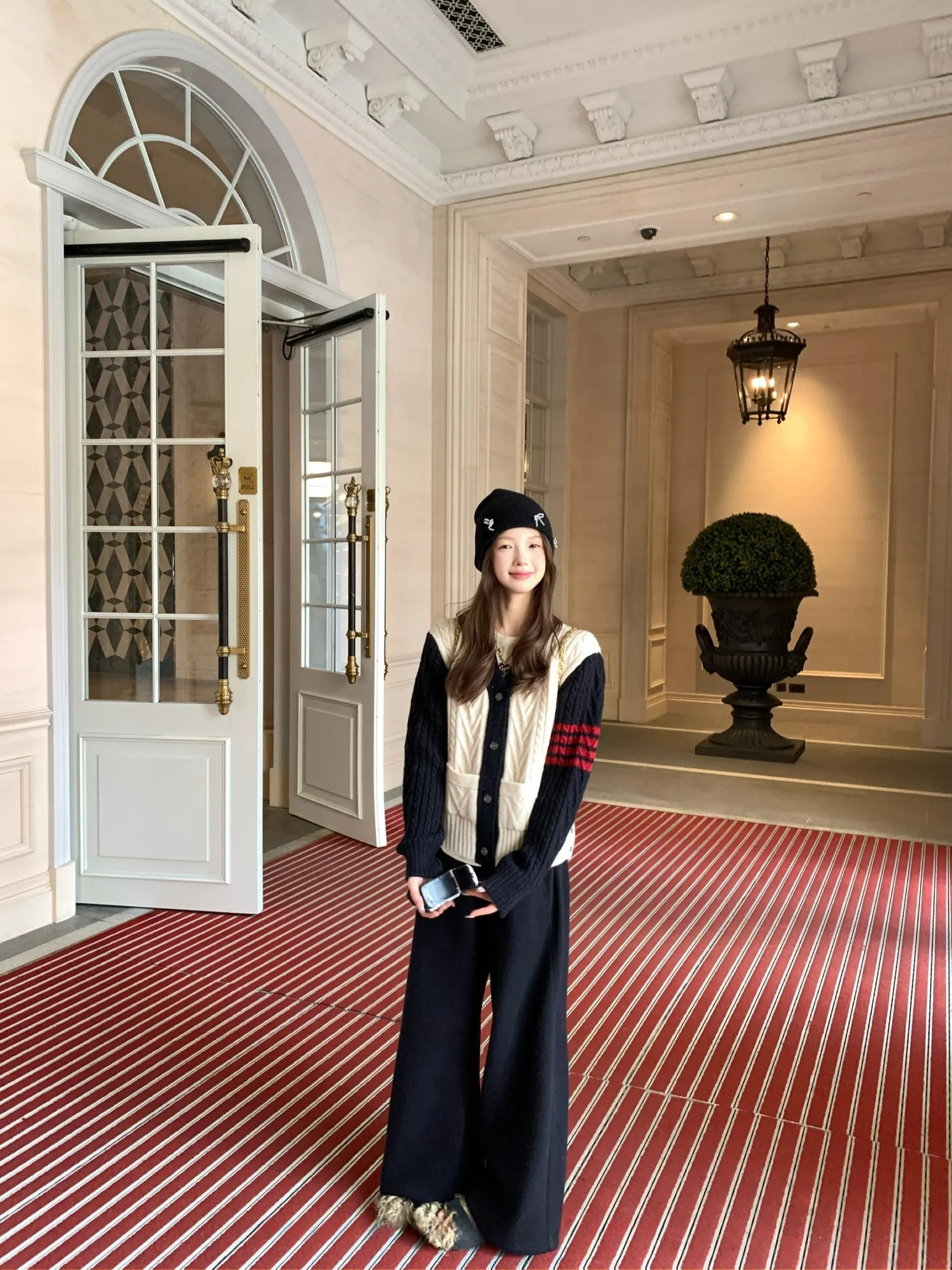 Aaaaxbbb Portobello Color Blo вязаный свитер с v-образным вырезом, пальто, женская осенне-зимняя высококачественная верхняя одежда в Корейском стиле
Aaaaxbbb Portobello Color Blo вязаный свитер с v-образным вырезом, пальто, женская осенне-зимняя высококачественная верхняя одежда в Корейском стиле