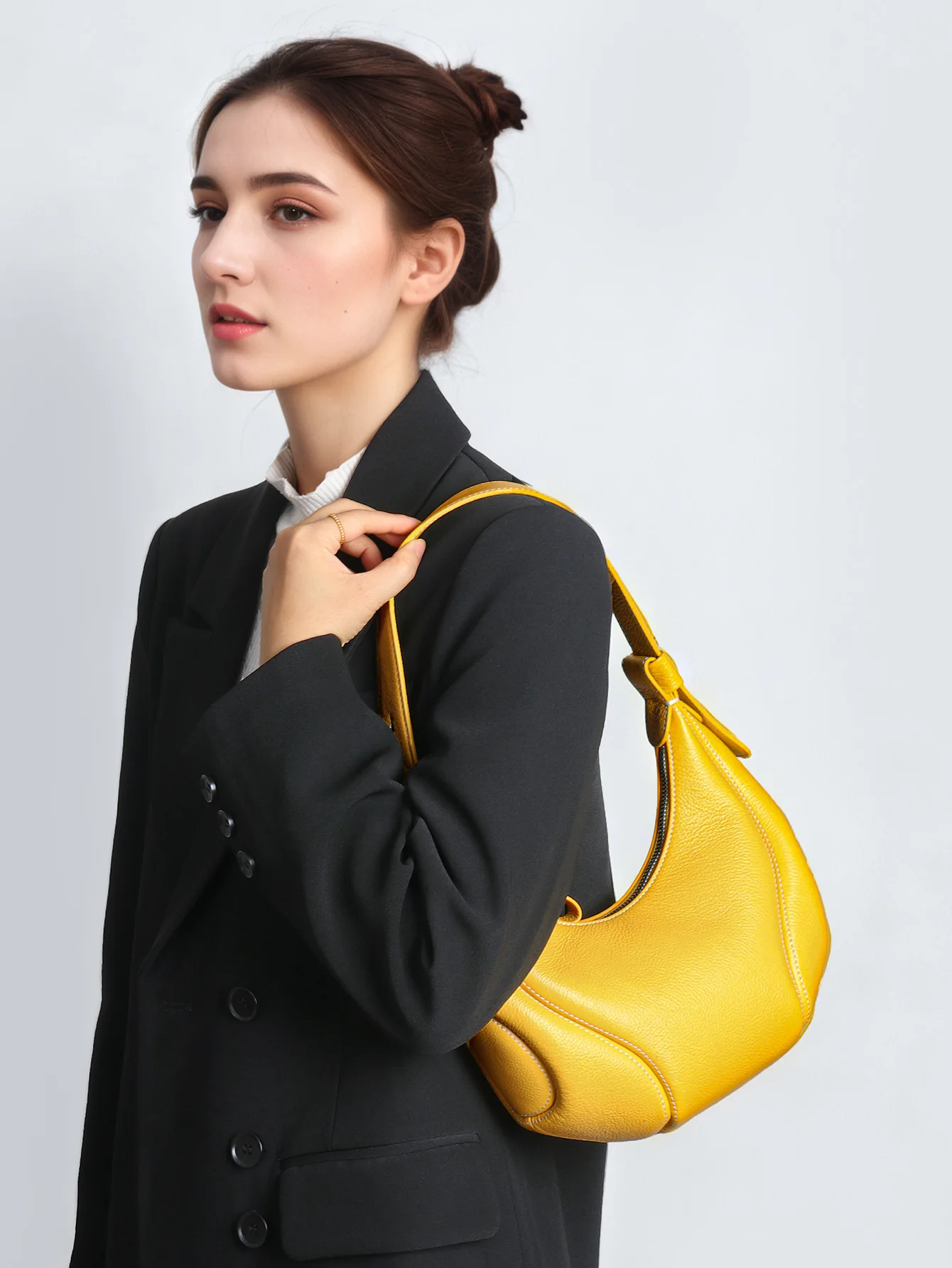 Женская сумка-хобо из натуральной кожи, модная сумка на одно плечо, летняя коллекция 2025, сумка-круассан из первоклассной воловьей кожи, женская сумка через плечо из натуральной кожи
Женская сумка-хобо из натуральной кожи, модная сумка на одно плечо, летняя коллекция 2025, сумка-круассан из первоклассной воловьей кожи, женская сумка через плечо из натуральной кожи